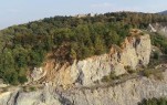 Fotografija iz zraka s pogledom na plato na kojem se planira smještaj gornjeg vidikovca te pogledom na Ružica Grad